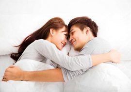 anh-vo-chong-om-nhau-ngu_102125038-3er85xq30hfej2z4xrjo5c.jpg